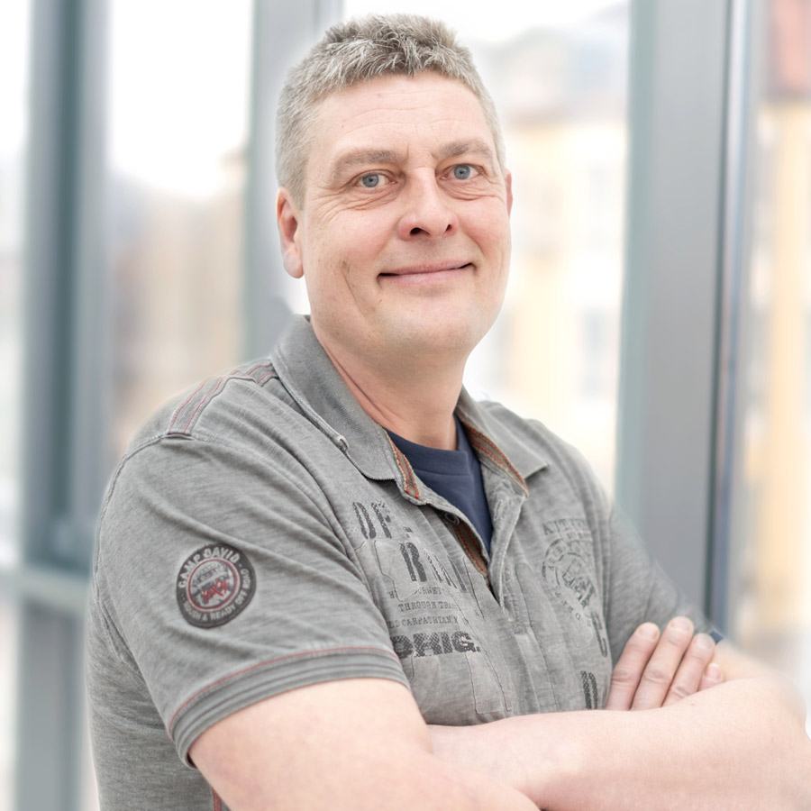 erfahrene Fliesenleger Expert 35 Jahre Erfahrung